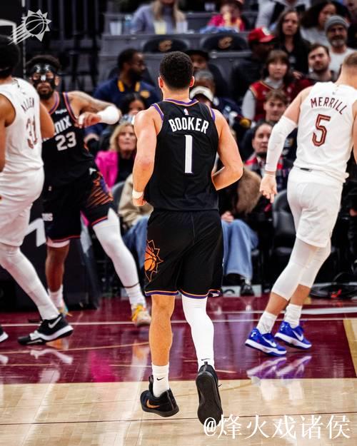 布克砍下20分墨菲24+6 太阳击败鹈鹕豪取三连胜 布克砍下20分墨菲24+6 太阳击败鹈鹕豪取三连胜